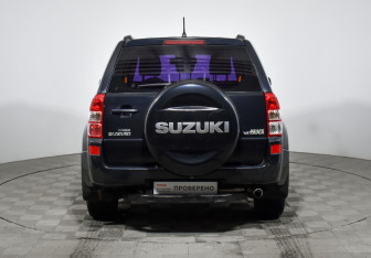 Подержанный автомобиль Suzuki Grand Vitara 2006 года (6 фото)