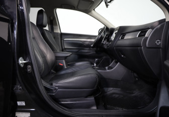 Подержанный автомобиль Mitsubishi Outlander 2012 года (22 фото)