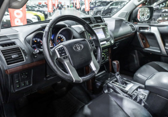 Подержанный автомобиль Toyota Land Cruiser Prado 2013 года (12 фото)