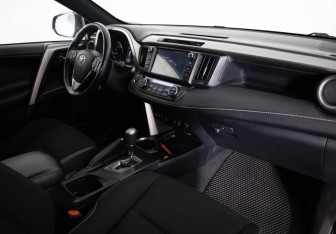 Подержанный автомобиль Toyota RAV4 2019 года (18 фото)