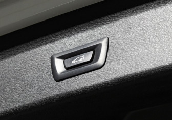 Подержанный автомобиль BMW X1 2015 года (19 фото)