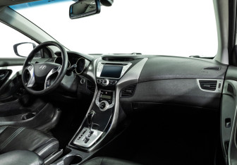 Подержанный автомобиль Hyundai Avante Sedan 2011 года (9 фото)