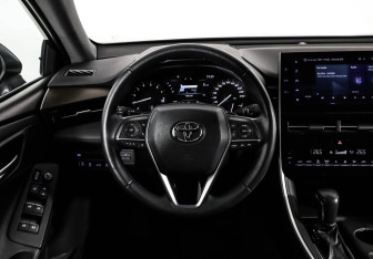 Подержанный автомобиль Toyota Avalon 2022 года (15 фото)