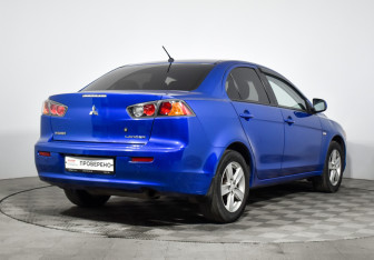 Подержанный автомобиль Mitsubishi Lancer Sedan 2010 года (5 фото)
