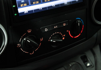 Подержанный автомобиль Citroen Berlingo 2012 года (15 фото)