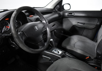Подержанный автомобиль Peugeot 206 Sedan 2009 года (9 фото)