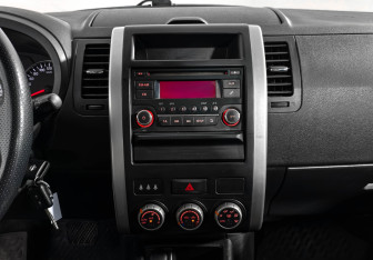 Подержанный автомобиль Nissan X-Trail 2012 года (17 фото)