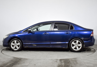 Подержанный автомобиль Honda Civic Sedan 2008 года (8 фото)