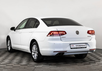 Подержанный автомобиль Volkswagen Passat Sedan 2016 года (11 фото)