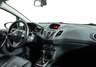 Подержанный автомобиль Ford Fiesta Hatchback 2009 года (9 фото)