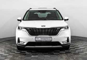 Подержанный автомобиль Kia Carnival 2021 года (2 фото)