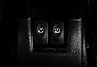 Подержанный автомобиль Renault Sandero 2013 года (13 фото)