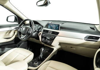 Подержанный автомобиль BMW X1 2020 года (9 фото)