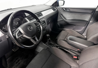 Подержанный автомобиль Skoda Rapid Liftback 2014 года (9 фото)