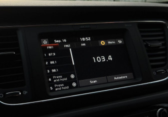 Подержанный автомобиль Kia Carnival 2020 года (16 фото)
