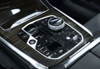 Подержанный автомобиль BMW X7 2023 года (33 фото)