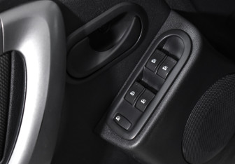 Подержанный автомобиль Renault Duster 2013 года (10 фото)