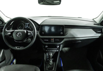 Подержанный автомобиль Skoda Rapid Liftback 2021 года (13 фото)