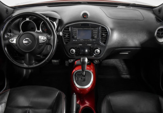 Подержанный автомобиль Nissan Juke 2011 года (18 фото)