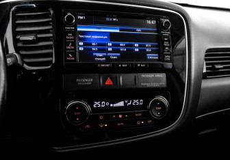 Подержанный автомобиль Mitsubishi Outlander 2016 года (15 фото)