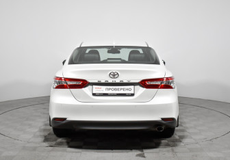 Подержанный автомобиль Toyota Camry Sedan 2022 года (6 фото)