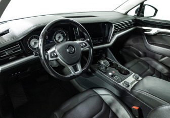 Подержанный автомобиль Volkswagen Touareg 2018 года (11 фото)