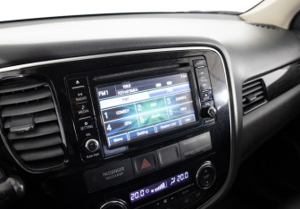 Подержанный автомобиль Mitsubishi Outlander 2017 года (21 фото)