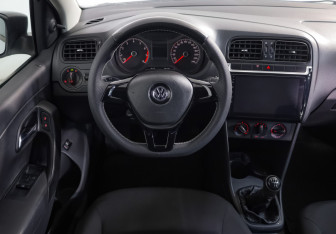 Подержанный автомобиль Volkswagen Polo Sedan 2018 года (10 фото)