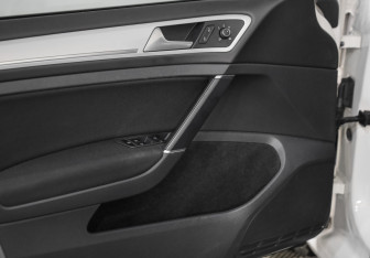 Подержанный автомобиль Volkswagen Golf Hatchback 2013 года (19 фото)