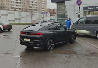 Подержанный автомобиль BMW X6 2020 года (4 фото)