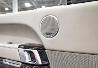Подержанный автомобиль Land Rover Range Rover 2015 года (24 фото)