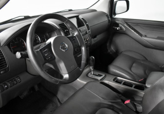Подержанный автомобиль Nissan Pathfinder 2007 года (13 фото)