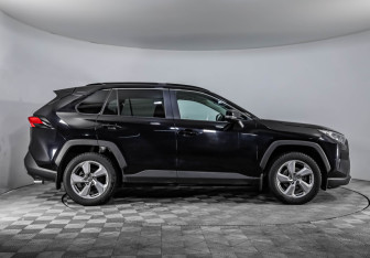 Подержанный автомобиль Toyota RAV4 2020 года (4 фото)