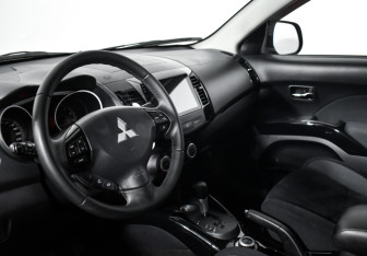 Подержанный автомобиль Mitsubishi Outlander 2008 года (9 фото)