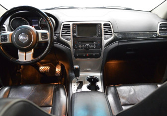 Подержанный автомобиль Jeep Grand Cherokee 2012 года (14 фото)
