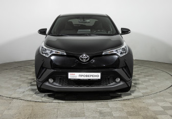 Подержанный автомобиль Toyota C-HR 2019 года (2 фото)