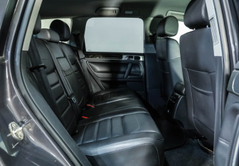 Подержанный автомобиль Volkswagen Touareg 2009 года (21 фото)