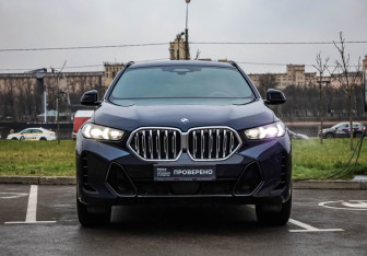 Подержанный автомобиль BMW X6 2024 года (4 фото)