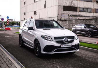 Подержанный автомобиль Mercedes-Benz GLE 2016 года (5 фото)