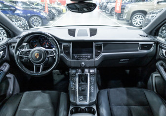Подержанный автомобиль Porsche Macan 2018 года (27 фото)