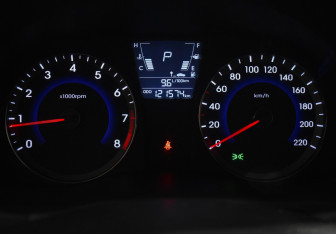 Подержанный автомобиль Hyundai Solaris Hatchback 2011 года (19 фото)