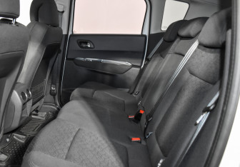 Подержанный автомобиль Peugeot 3008 2016 года (12 фото)