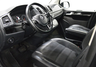 Подержанный автомобиль Volkswagen Multivan 2018 года (8 фото)