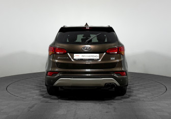 Подержанный автомобиль Hyundai Santa Fe 2016 года (6 фото)