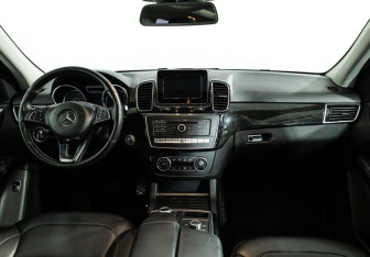 Подержанный автомобиль Mercedes-Benz GLE 2016 года (12 фото)