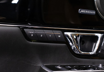 Подержанный автомобиль Jaguar XJ 2016 года (87 фото)