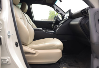 Подержанный автомобиль Toyota Land Cruiser Suv 2021 года (25 фото)