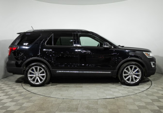 Подержанный автомобиль Ford Explorer 2017 года (4 фото)