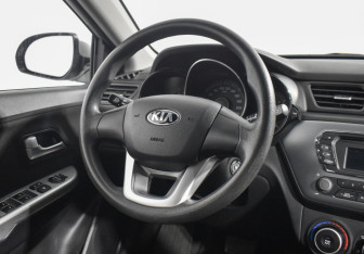 Подержанный автомобиль Kia Rio Hatchback 2014 года (12 фото)