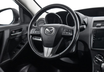 Подержанный автомобиль Mazda 3 Hatchback 2011 года (14 фото)